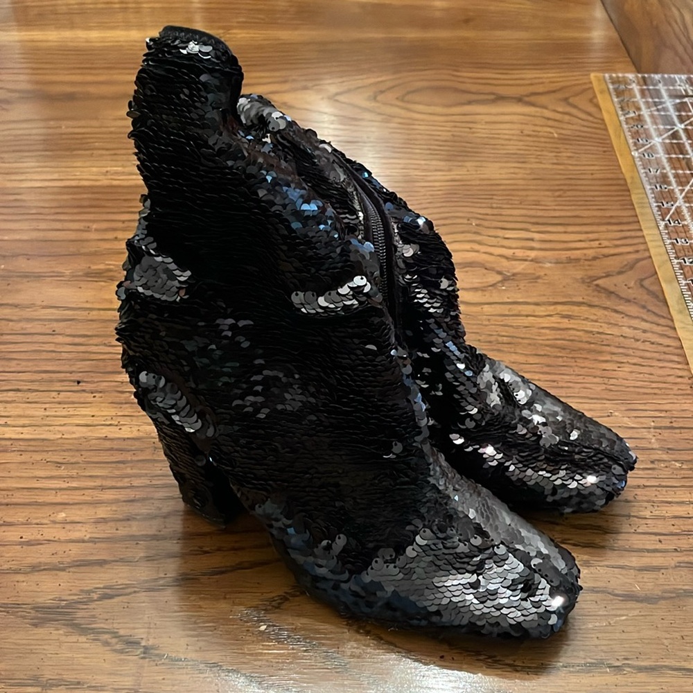 Steve Madden Fulton heeled sequin boots, size‎ 9